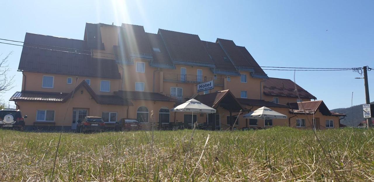 Hotel Mirni Kutak Otocac Exterior photo