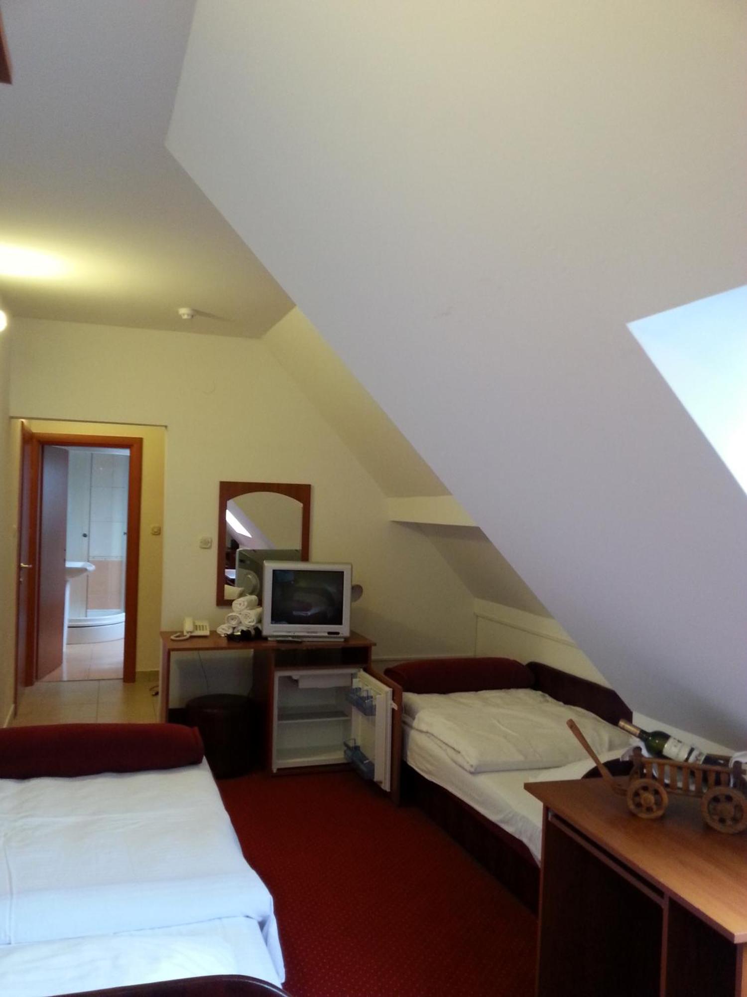 Hotel Mirni Kutak Otocac Room photo