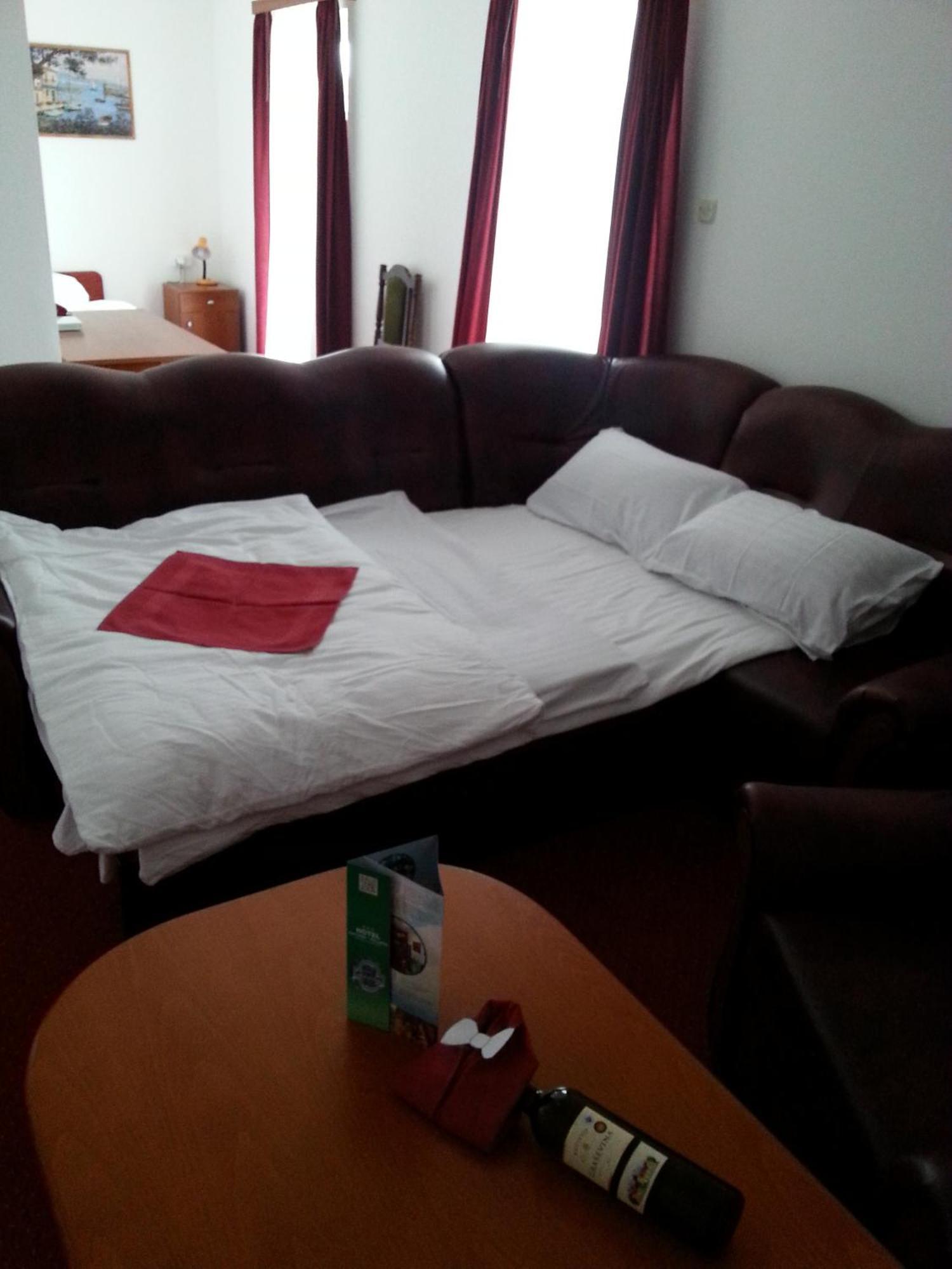 Hotel Mirni Kutak Otocac Room photo