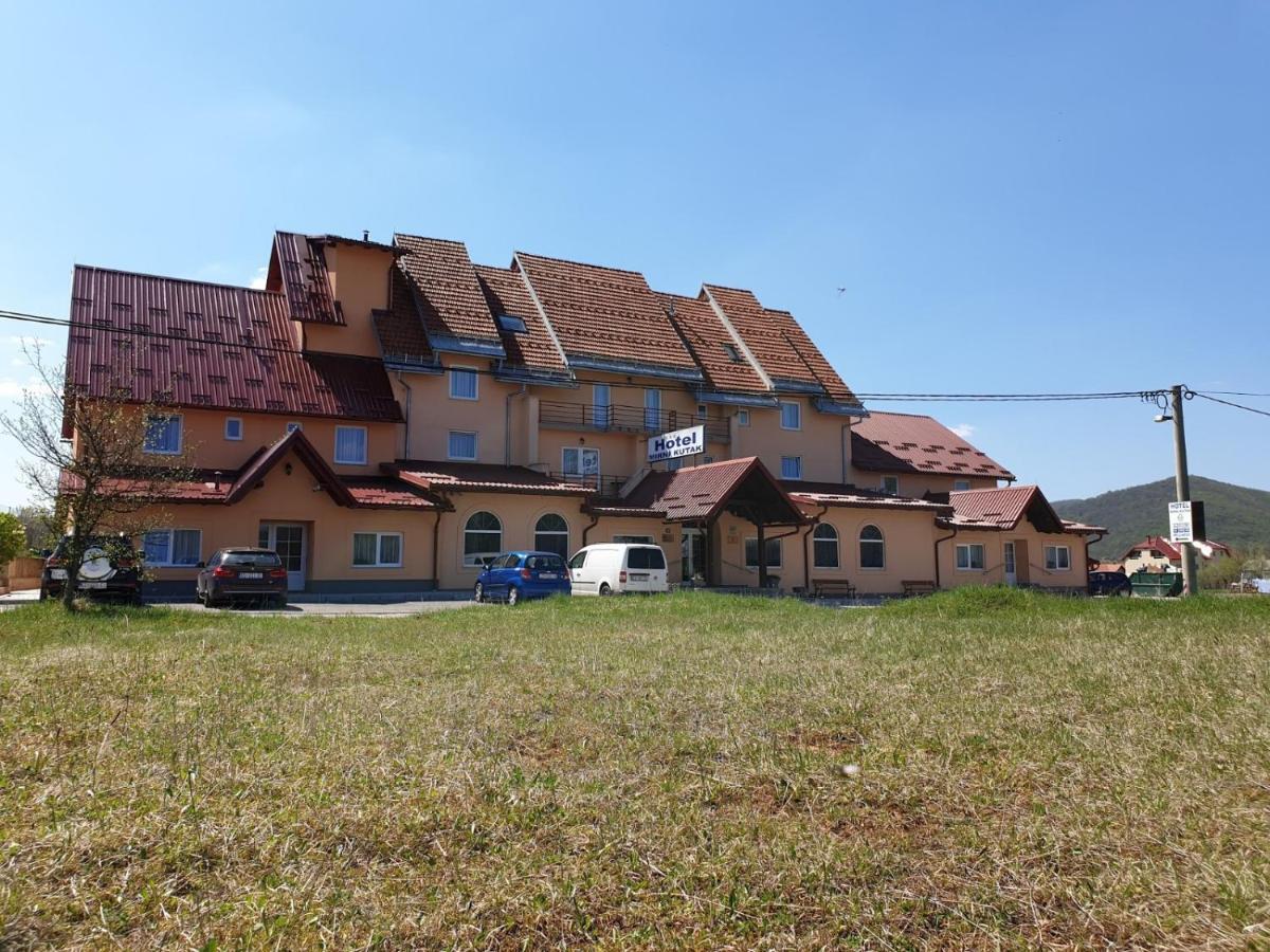 Hotel Mirni Kutak Otocac Exterior photo